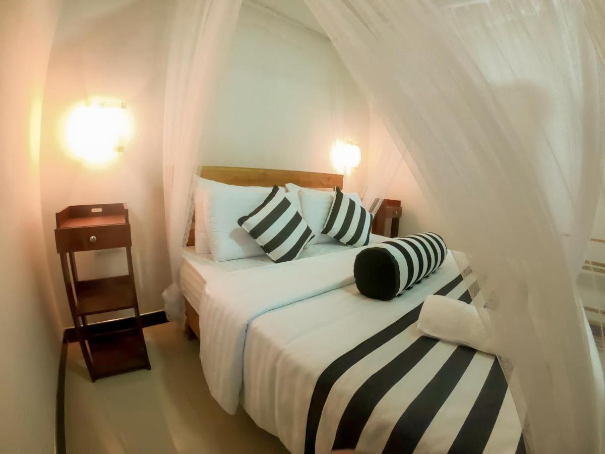 Ritz Inn เอลลา ภายนอก รูปภาพ