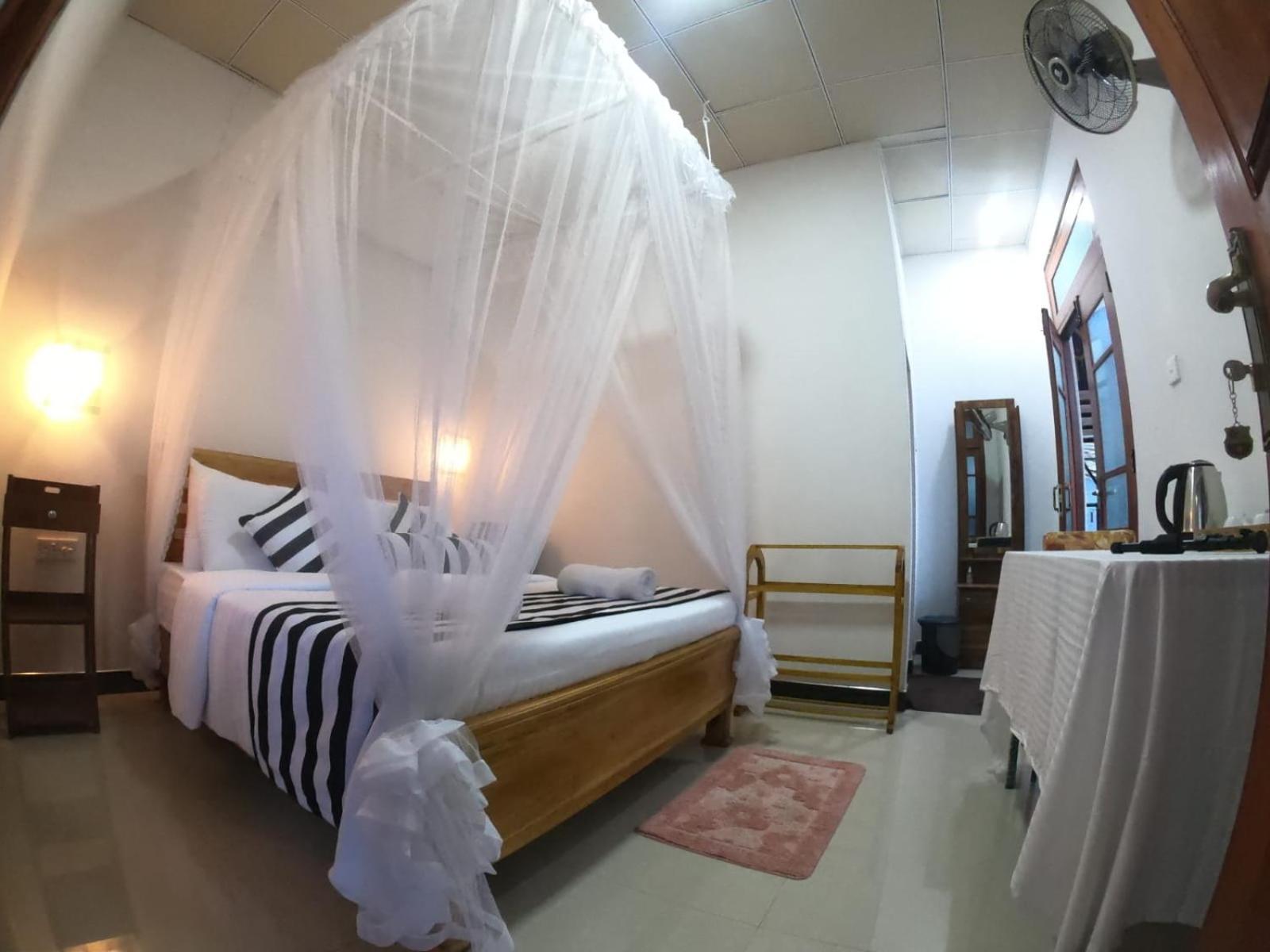 Ritz Inn เอลลา ภายนอก รูปภาพ