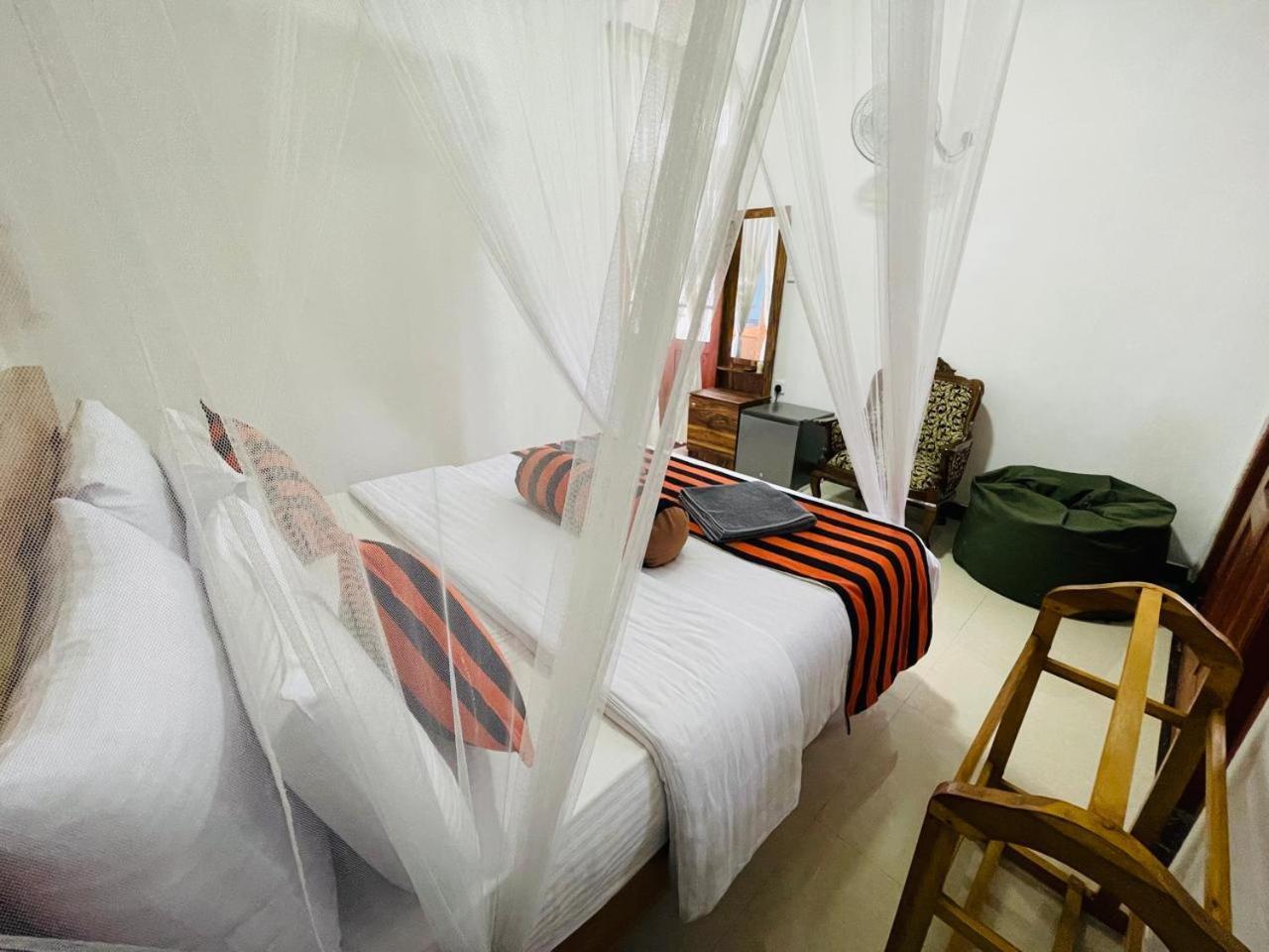 Ritz Inn เอลลา ภายนอก รูปภาพ